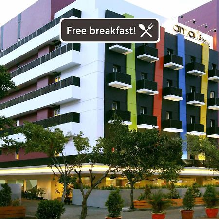Amaris Hotel Mangga Besar Jakarta Buitenkant foto