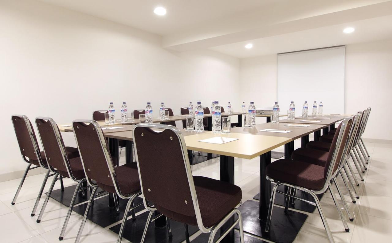 Amaris Hotel Mangga Besar Jakarta Buitenkant foto