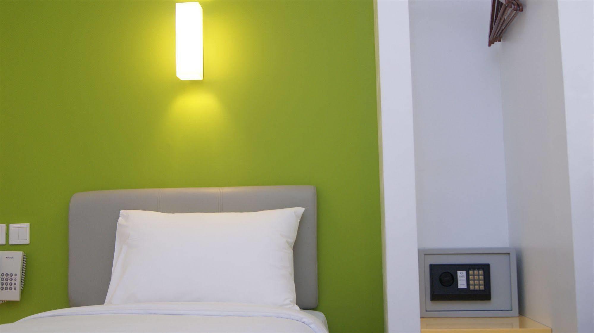 Amaris Hotel Mangga Besar Jakarta Buitenkant foto