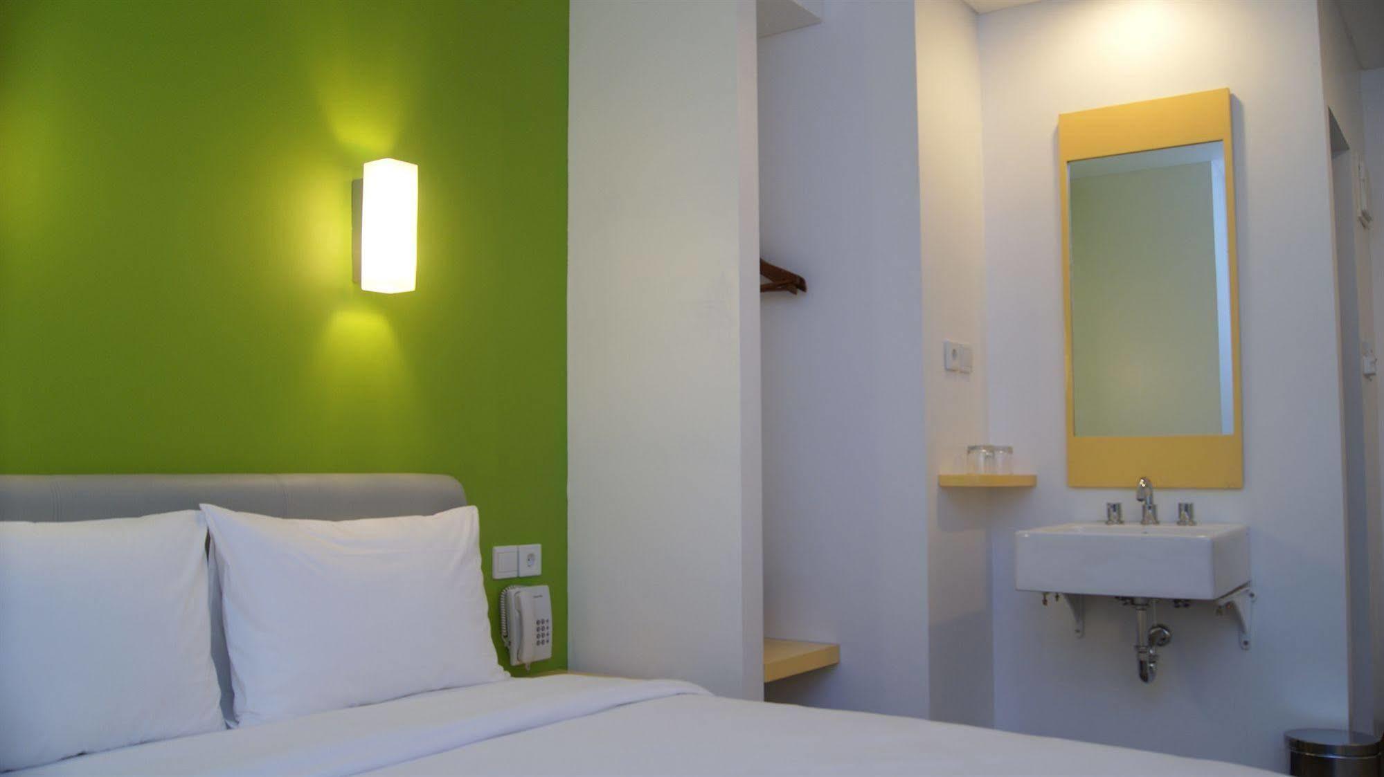 Amaris Hotel Mangga Besar Jakarta Buitenkant foto